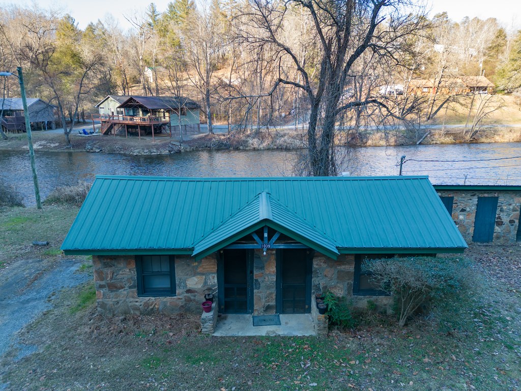 1039 Mockingbird Lane