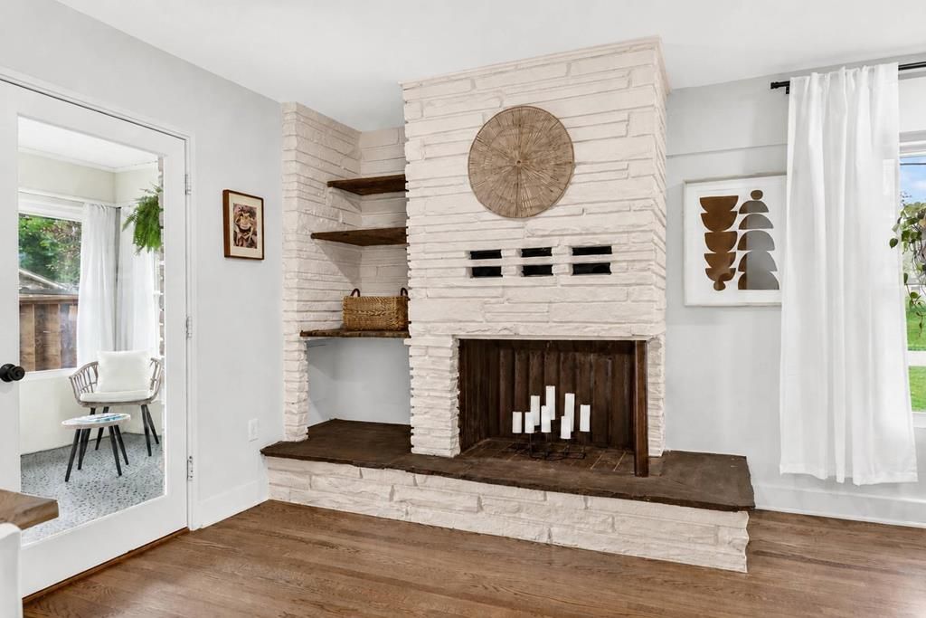Photo of 140 Dunbar St, Bryson City, NC 28713 (MLS # 26047277)