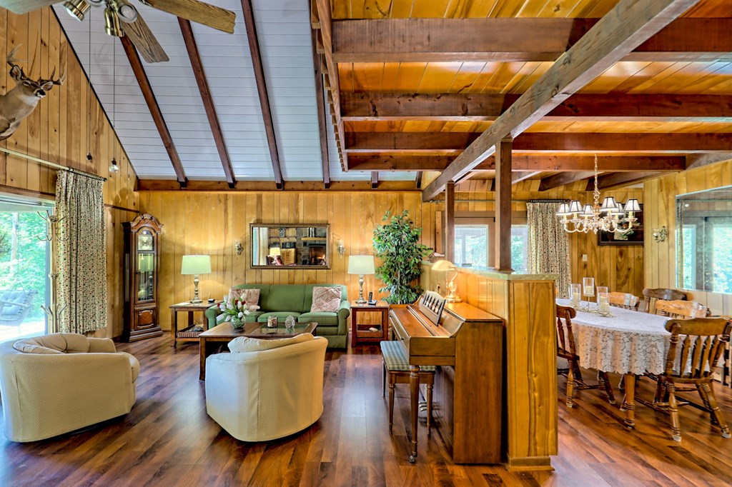 Otto, North Carolina 28763, United States, 3 Bedrooms Bedrooms, ,3 BathroomsBathrooms,Residential,Pending,221118