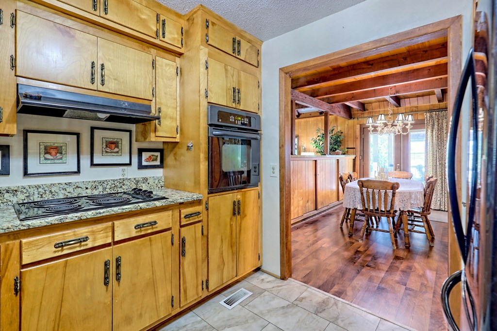 Otto, North Carolina 28763, United States, 3 Bedrooms Bedrooms, ,3 BathroomsBathrooms,Residential,Pending,221118