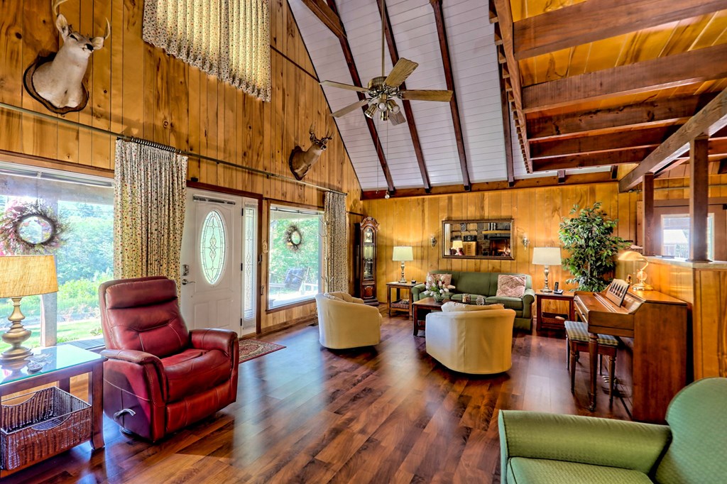 Otto, North Carolina 28763, United States, 3 Bedrooms Bedrooms, ,3 BathroomsBathrooms,Residential,Pending,221118