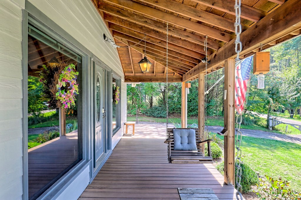 Otto, North Carolina 28763, United States, 3 Bedrooms Bedrooms, ,3 BathroomsBathrooms,Residential,Pending,221118