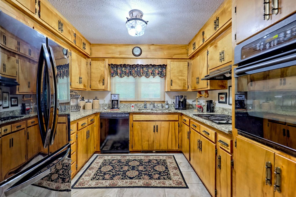 Otto, North Carolina 28763, United States, 3 Bedrooms Bedrooms, ,3 BathroomsBathrooms,Residential,Pending,221118