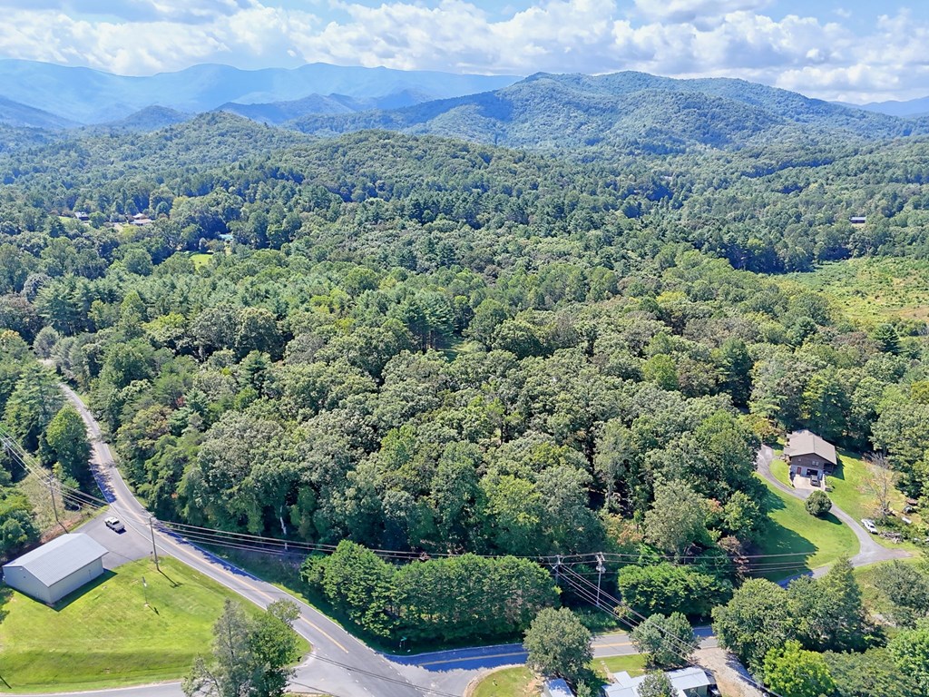 Otto, North Carolina 28763, United States, 3 Bedrooms Bedrooms, ,3 BathroomsBathrooms,Residential,Pending,221118