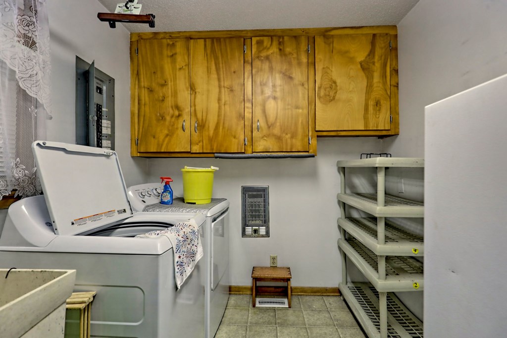 Otto, North Carolina 28763, United States, 3 Bedrooms Bedrooms, ,3 BathroomsBathrooms,Residential,Pending,221118