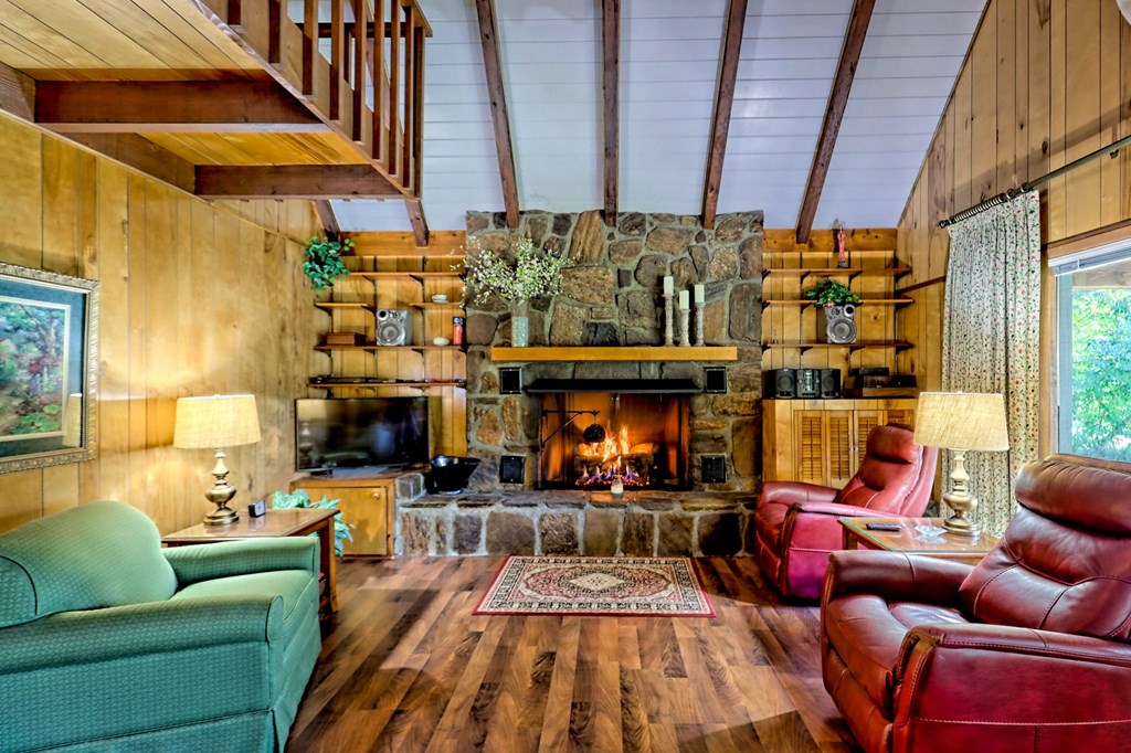 Otto, North Carolina 28763, United States, 3 Bedrooms Bedrooms, ,3 BathroomsBathrooms,Residential,Pending,221118