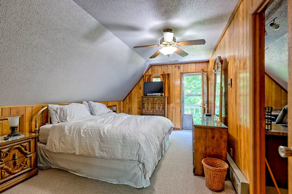 Otto, North Carolina 28763, United States, 3 Bedrooms Bedrooms, ,3 BathroomsBathrooms,Residential,Pending,221118