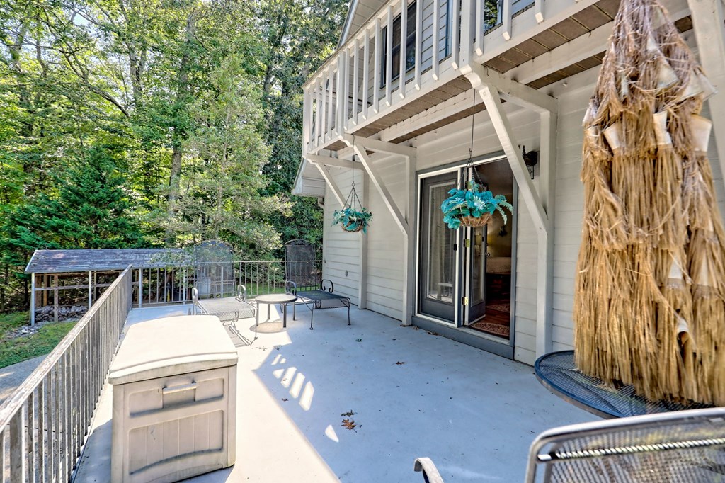 Otto, North Carolina 28763, United States, 3 Bedrooms Bedrooms, ,3 BathroomsBathrooms,Residential,Pending,221118