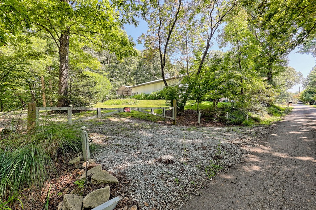 Otto, North Carolina 28763, United States, 3 Bedrooms Bedrooms, ,3 BathroomsBathrooms,Residential,Pending,221118