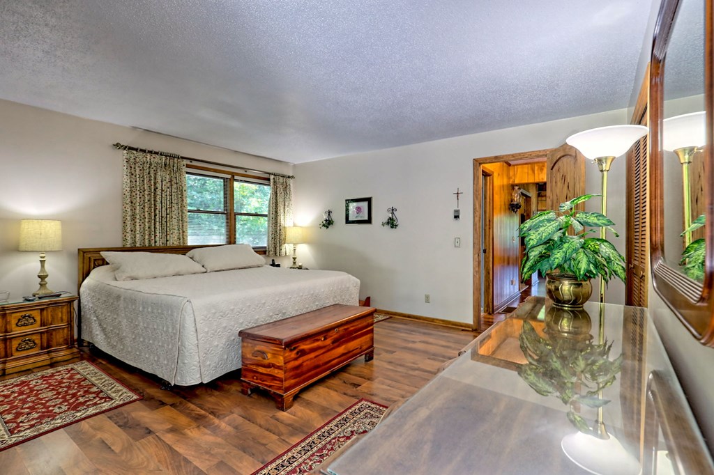 Otto, North Carolina 28763, United States, 3 Bedrooms Bedrooms, ,3 BathroomsBathrooms,Residential,Pending,221118