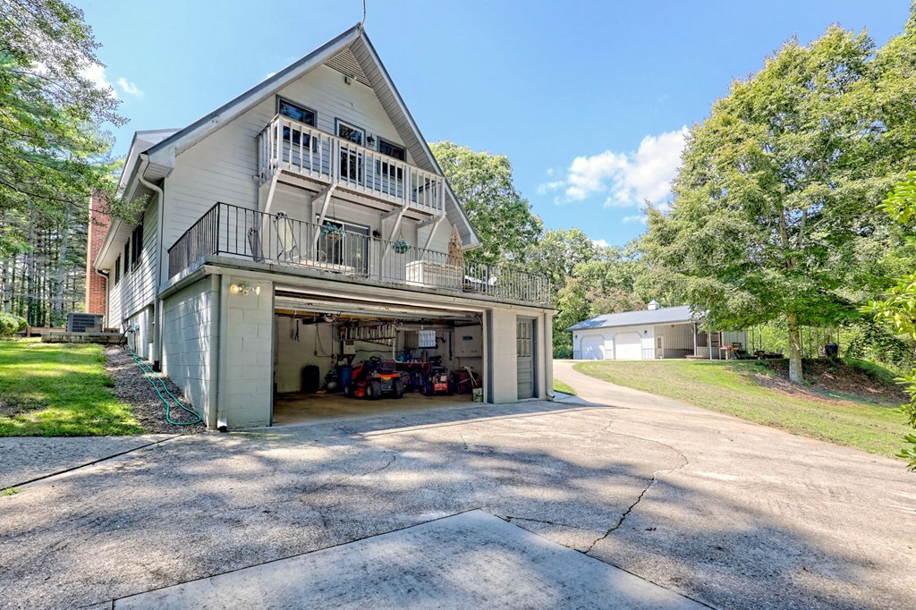 Otto, North Carolina 28763, United States, 3 Bedrooms Bedrooms, ,3 BathroomsBathrooms,Residential,Pending,221118