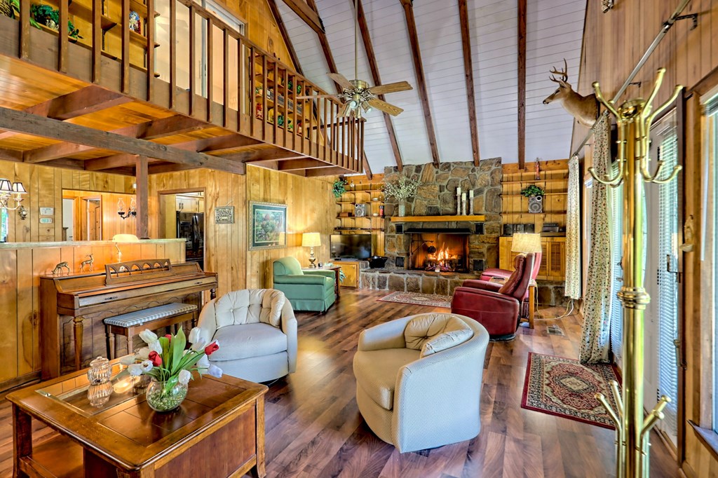 Otto, North Carolina 28763, United States, 3 Bedrooms Bedrooms, ,3 BathroomsBathrooms,Residential,Pending,221118