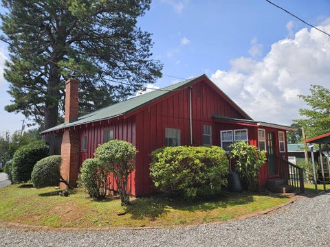Photo of 138 Pine Avenue, Franklin, NC 28734 (MLS # 26048422)