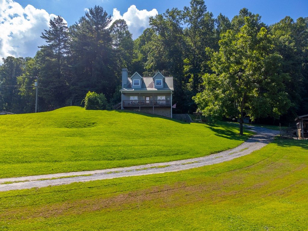 Photo of 54 Barnwood Way, Whittier, NC 28789 (MLS # 26041747)