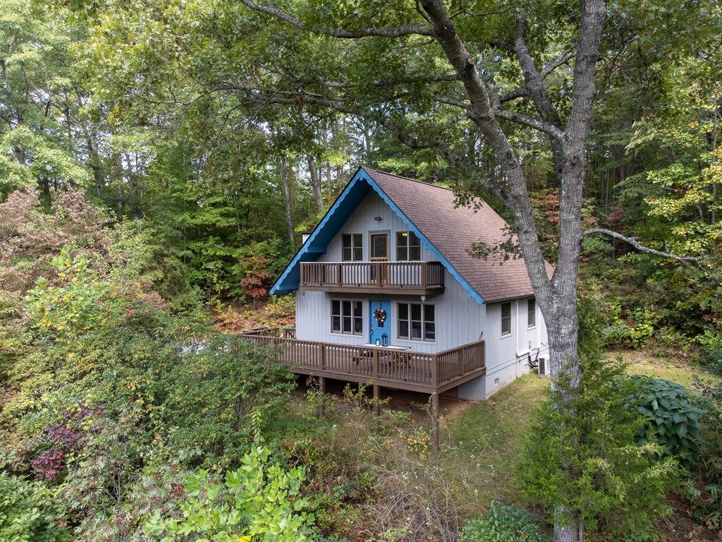 Photo of 365 Duckback Trail, Whittier, NC 28789 (MLS # 26046610)