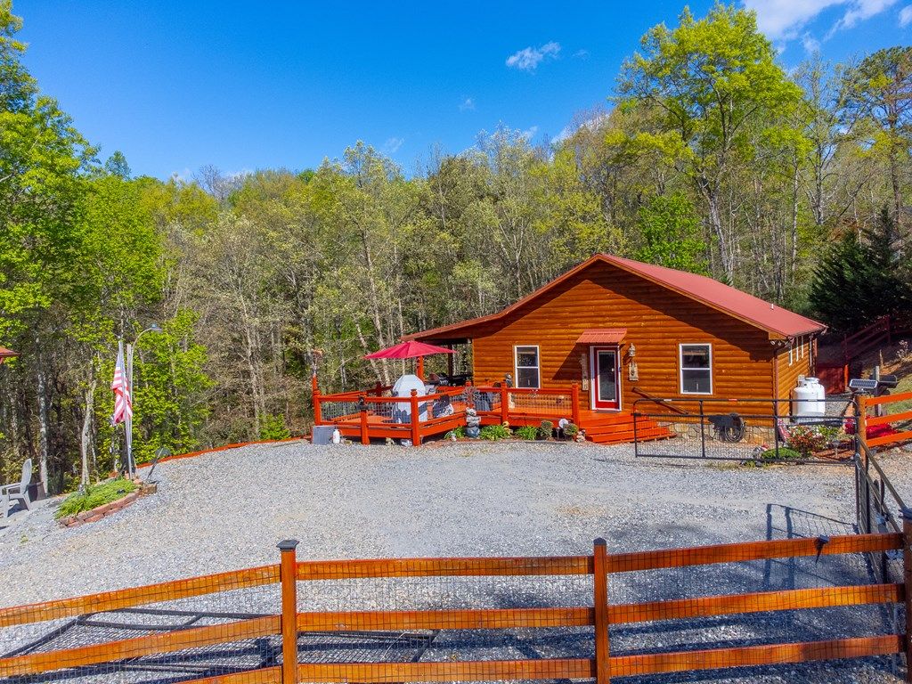 Photo of 30 Sleepy Bear Ridge, Whittier, NC 28789 (MLS # 26047069)