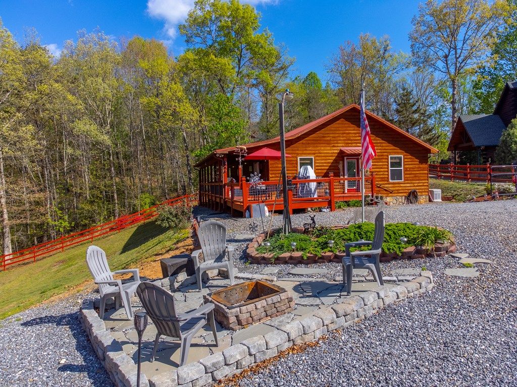 Photo of 30 Sleepy Bear Ridge, Whittier, NC 28789 (MLS # 26047069)