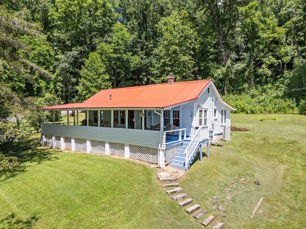 Photo of 556 Crawford Cemetery Rd, Sylva, NC 28779 (MLS # 26041654)