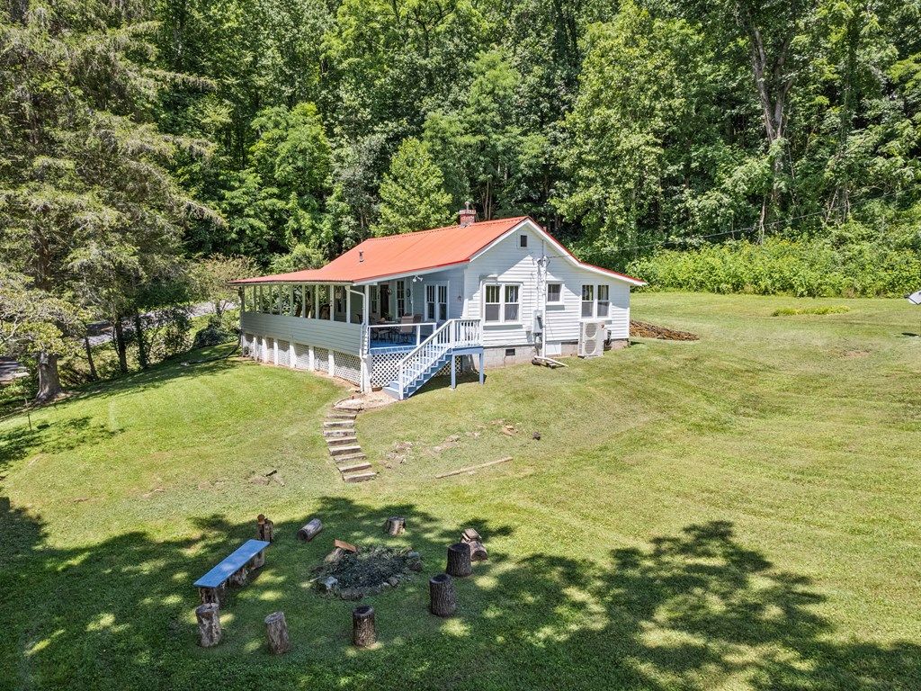 Photo of 556 Crawford Cemetery Rd, Sylva, NC 28779 (MLS # 26041654)