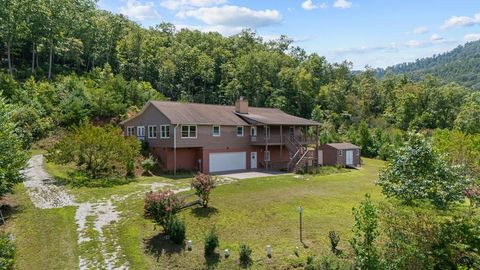 Photo of 1120 Jacobs Branch, Franklin, NC 28734 (MLS # 26041956)