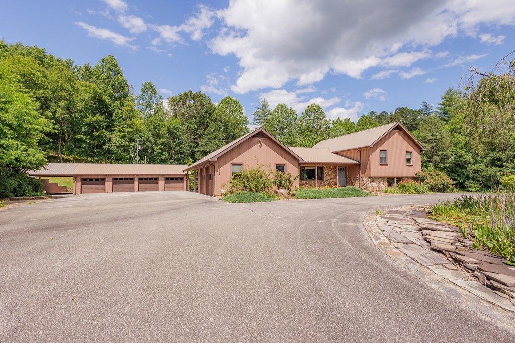 Photo of 334 Bird Falls Rd, Bryson City, NC 28713 (MLS # 26041562)