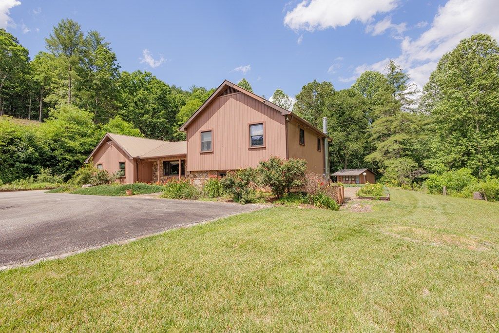 Photo of 334 Bird Falls Rd, Bryson City, NC 28713 (MLS # 26041562)