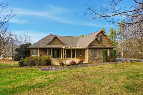 Photo of 146 Deer Ridge Rd, Franklin, NC 28734 (MLS # 26042937)