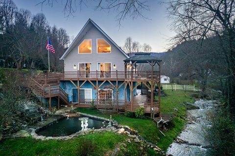 Photo of 814 Barkers Creek Rd, Whittier, NC 28789 (MLS # 26042742)