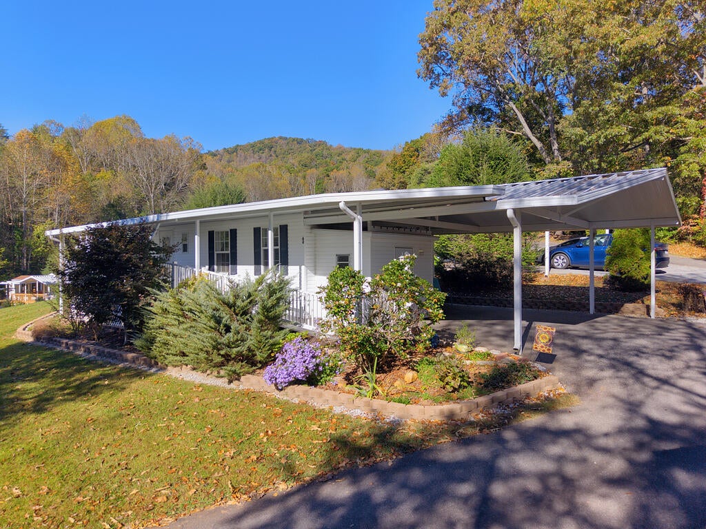 42 Longview Ln