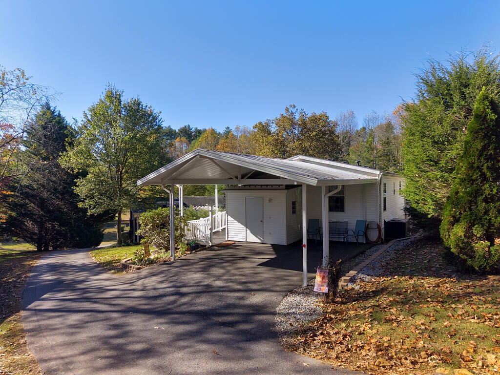 42 Longview Ln