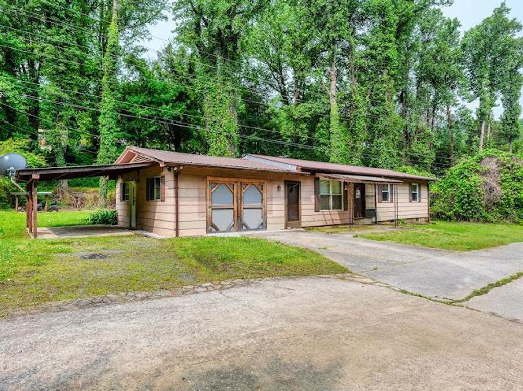 Photo of 51 Jenkins Branch Lane, Bryson City, NC 28713 (MLS # 26041103)