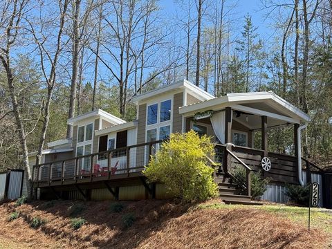 Photo of 228 Bear Pen Cove, Franklin, NC 28734 (MLS # 26040582)