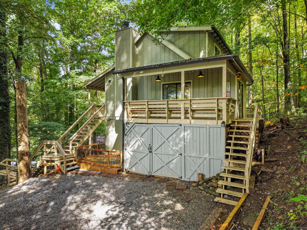 Photo of 105 Shirley Drive, Maggie Valley, NC 28751 (MLS # 26048630)