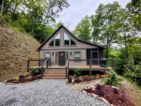 Photo of 319 Majestic Mountain View, Bryson City, NC 28713 (MLS # 26047645)