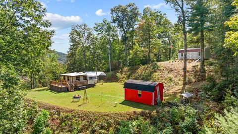 Photo of 691 Chalk Hill Rd, Franklin, NC 28734 (MLS # 26042370)