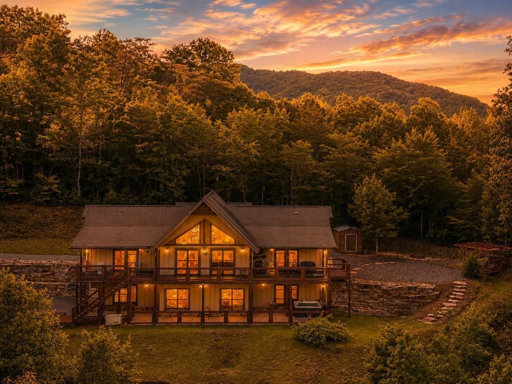 Photo of 346 Torwood LN, Whittier, NC 28789 (MLS # 26047383)