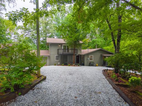 Photo of 282 Jennings Rd, Franklin, NC 28734 (MLS # 26047912)