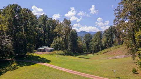 Photo of 164 Ledford Drive, Franklin, NC 28734 (MLS # 26042288)