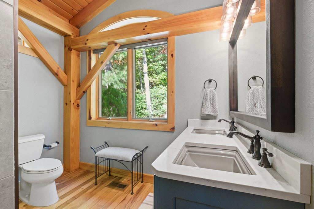 Scaly Mountain, North Carolina 28775, United States, 4 Bedrooms Bedrooms, ,4 BathroomsBathrooms,Residential,Active,228512