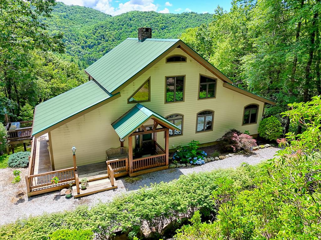 Scaly Mountain, North Carolina 28775, United States, 4 Bedrooms Bedrooms, ,4 BathroomsBathrooms,Residential,Active,228512
