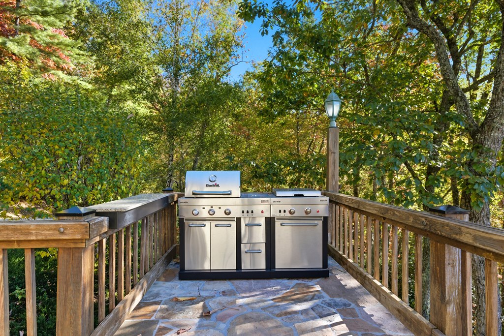 Scaly Mountain, North Carolina 28775, United States, 4 Bedrooms Bedrooms, ,4 BathroomsBathrooms,Residential,Active,228512