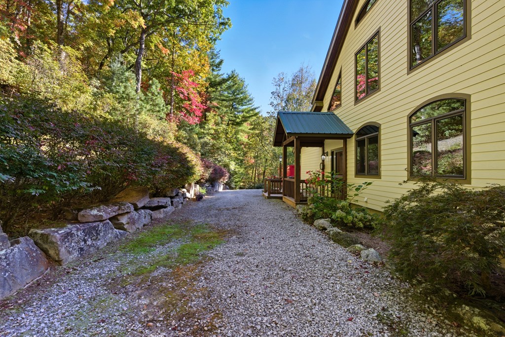 Scaly Mountain, North Carolina 28775, United States, 4 Bedrooms Bedrooms, ,4 BathroomsBathrooms,Residential,Active,228512