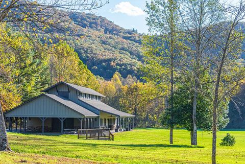 Photo of 2887 Tessentee Rd, Franklin, NC 28734 (MLS # 26042642)