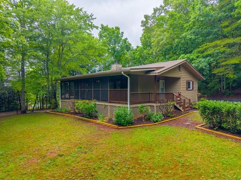 Photo of 132 Eagles Nest Rd, Franklin, NC 28734 (MLS # 26047417)