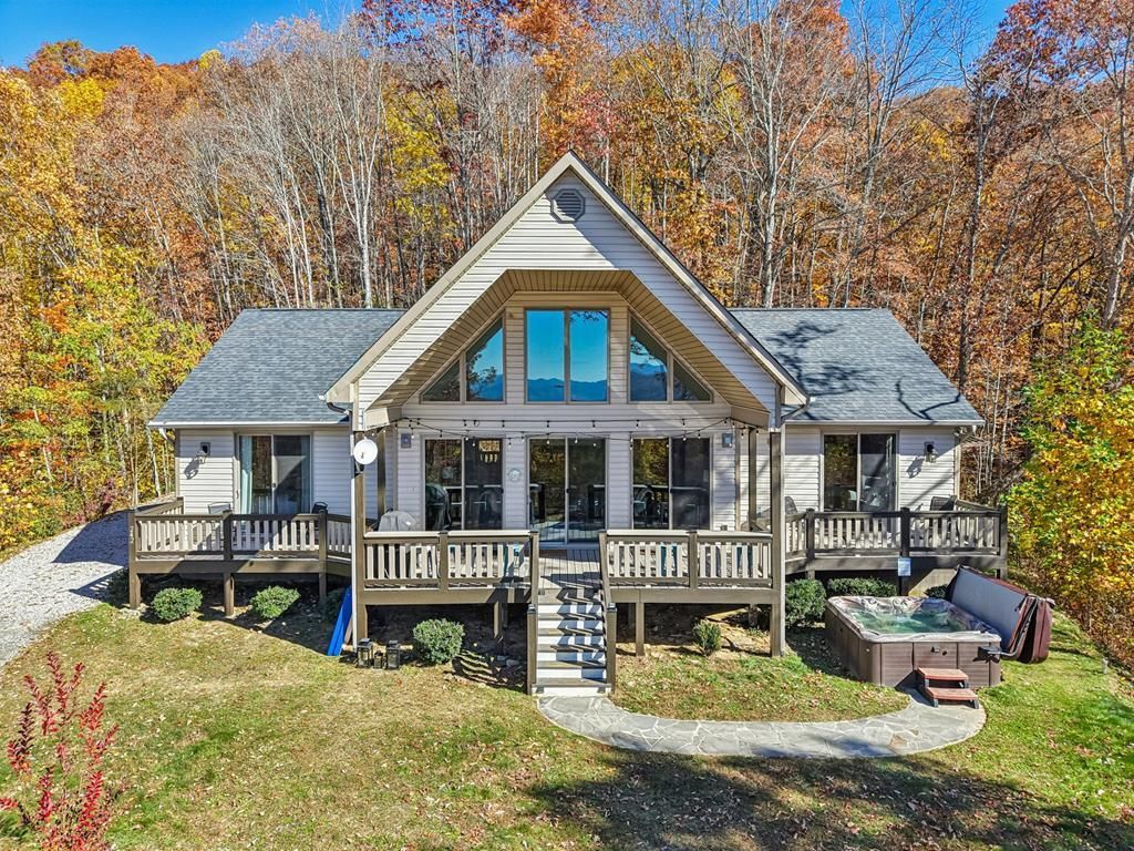 Photo of 242 Crossview Drive, Bryson City, NC 28713 (MLS # 26042650)