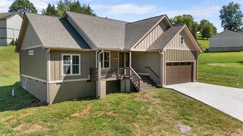 Photo of 202 Jackson Heights Dr, Franklin, NC 28734 (MLS # 26044225)