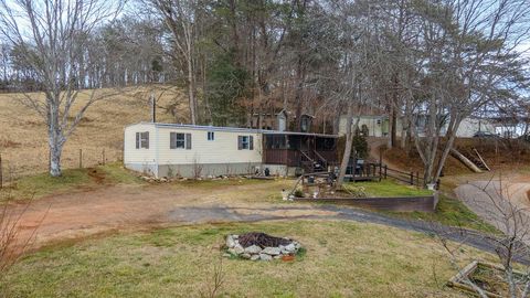 Photo of 567 Clyde Downs Rd, Franklin, NC 28734 (MLS # 26045372)