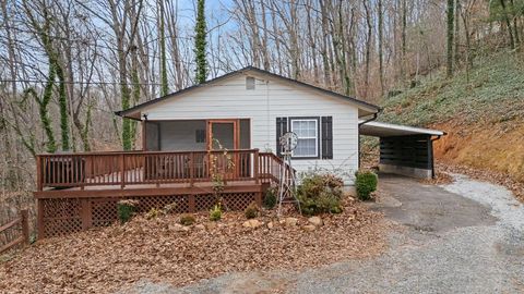Photo of 1041 Bethel Church Rd, Franklin, NC 28734 (MLS # 26042881)