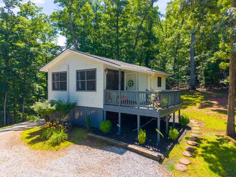 Photo of 229 Genes Rd, Franklin, NC 28734 (MLS # 26047644)