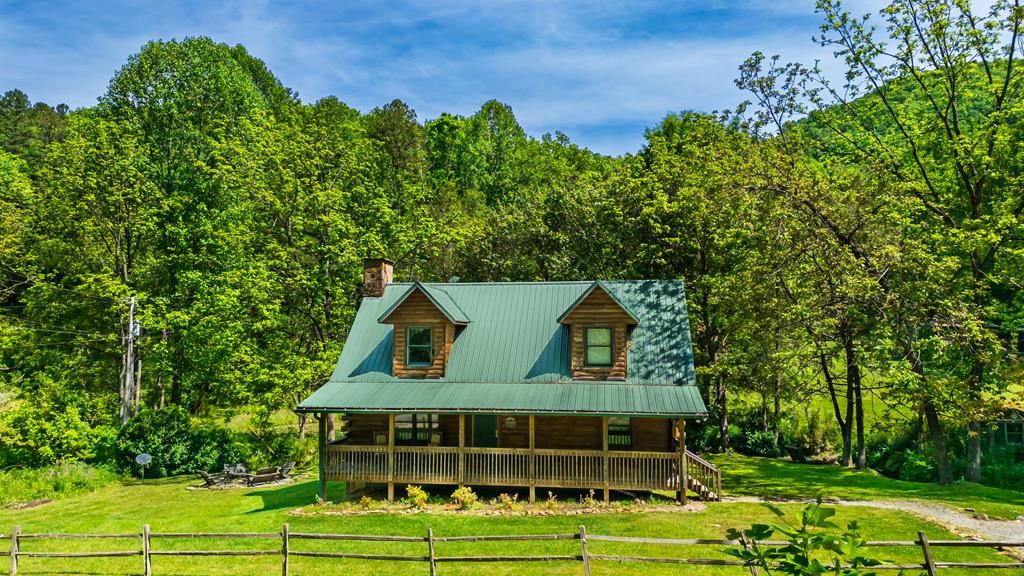 Photo of 239 Deer Ridge Rd, Bryson City, NC 28713 (MLS # 26047177)